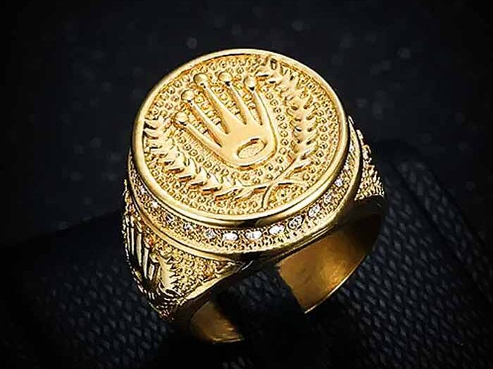 Iced out Hip Hop, crown rings available in gold and silver. Bling Streetwear inspired by Hip Hop Culture.