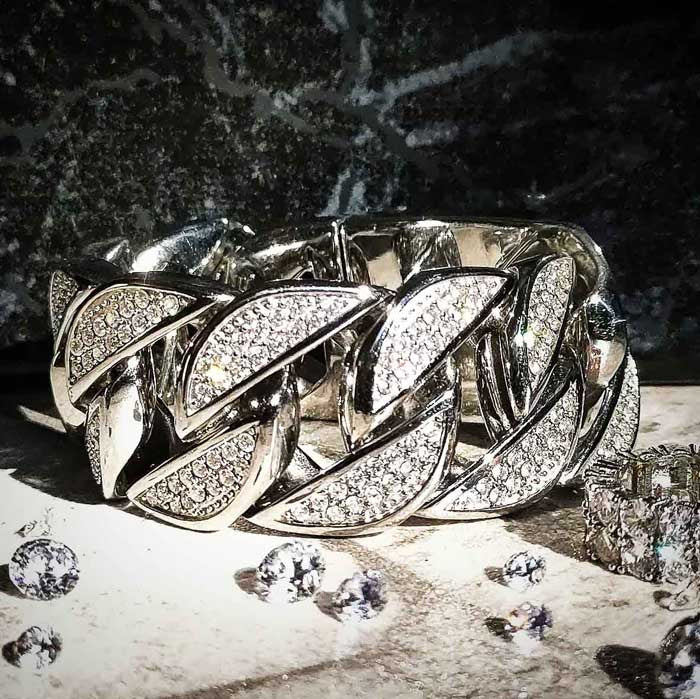 32mm Iced Cuban Link Bracelet. Available in gold and silver.22cm, 24cm and 26cm lengths available.