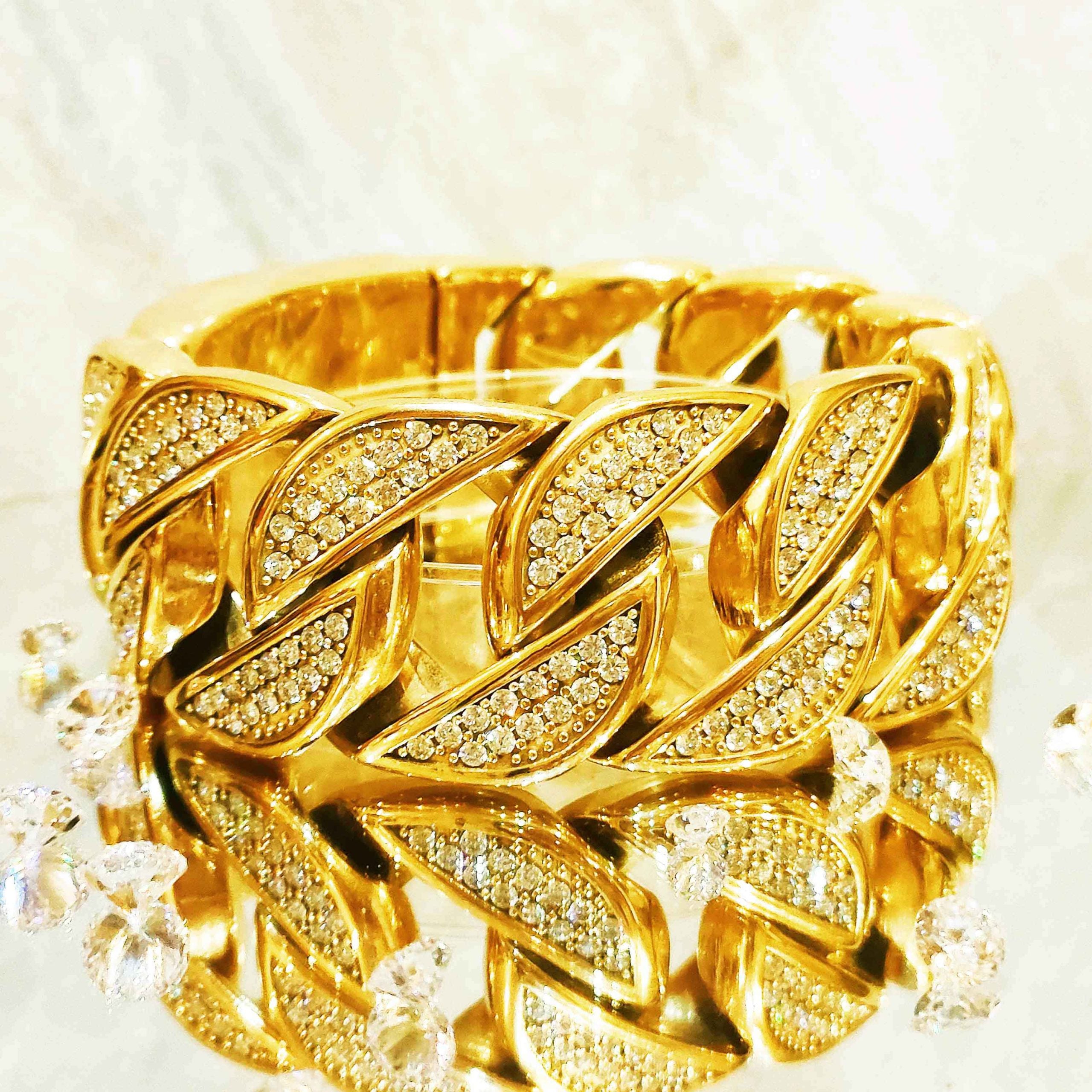 32mm Iced Cuban Link Bracelet. Available in gold and silver.22cm, 24cm and 26cm lengths available. Hip Hop Streetwear culture