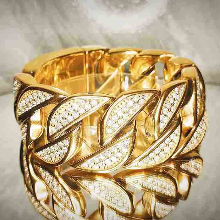 32mm Iced Cuban Link Bracelet. Available in gold and silver.22cm, 24cm and 26cm lengths available.